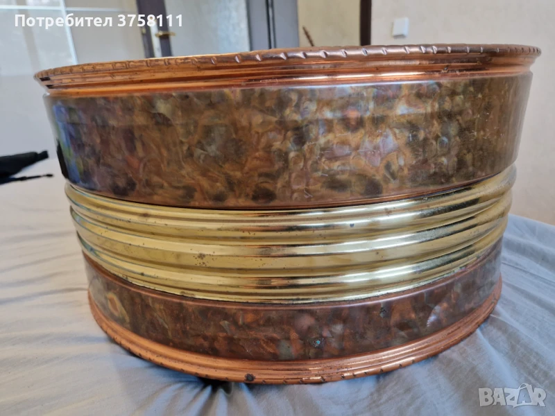 Продавам чисто нова ваза за цветя за под от кована мед и месинг италианско производство., снимка 1