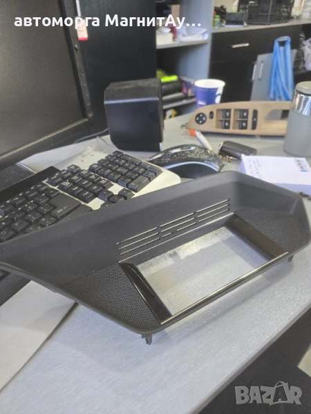 рамка за дисплей на Mercedes E-CLASS W212 2126801236, снимка 1