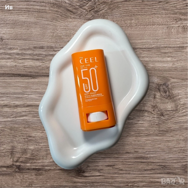 СЛЪНЦЕЗАЩИТЕН СТИК SPF50+ с озаряващ ефект и копринено усещане, снимка 1