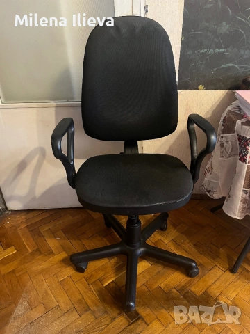 Офис стол с подлакътници – въртящ се, черен, много запазен, снимка 10 - Столове - 53835814