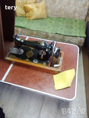 Продавам руска шевна машина Варна Център , снимка 5 - Антикварни и старинни предмети - 53954793