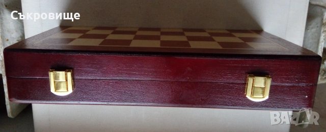 30 х 30 см сгъваем магнитен шах в дървена кутия с метални закопчалки и тапицерия вътре