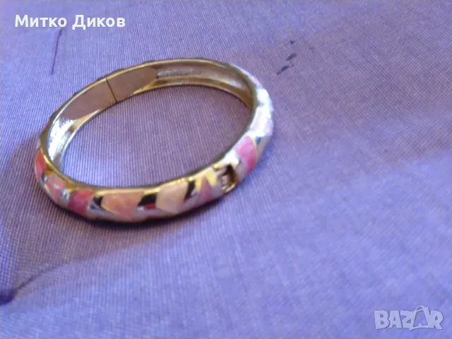 Женска гривна позлатена емайлирана тип Сваровски с числа римски от I до XII , снимка 5 - Гривни - 49923493