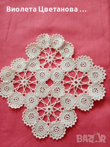 Ръчно плетена на една кука салфетка