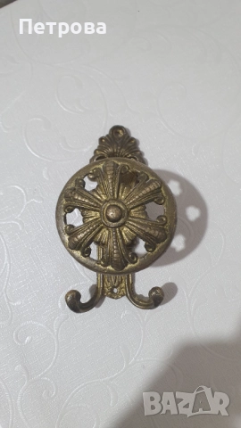 Търся да закупя закачалка за дрехи 