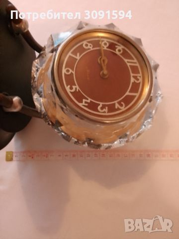 Стар руски часовник със кристал  Маяк работещ, снимка 3 - Антикварни и старинни предмети - 46304807