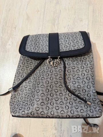 Оригинална дамска раничка Guess, снимка 6 - Раници - 51787105