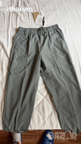 Сив панталон Nike, снимка 4 - Панталони - 53567328