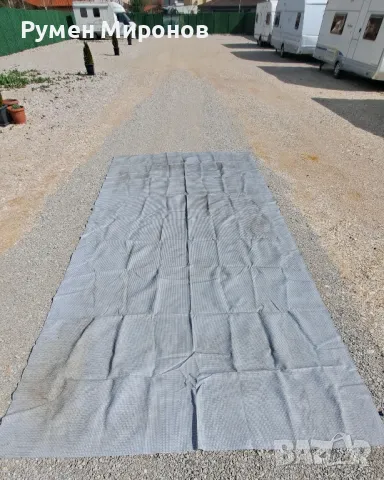 Продавам постелка, килим под форселт каравана или кемпер. 