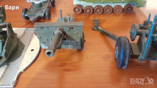 Оригинални военни модели играчки на Dinky , снимка 9 - Колекции - 45997640