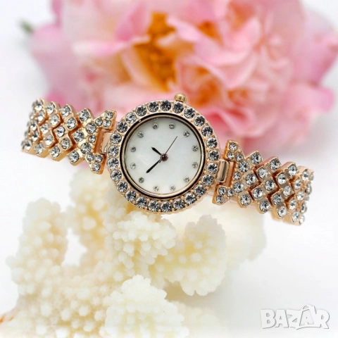 Готов сет за елегантност: кварцов часовник + 3 гривни с червени акценти, снимка 5 - Бижутерийни комплекти - 51967809