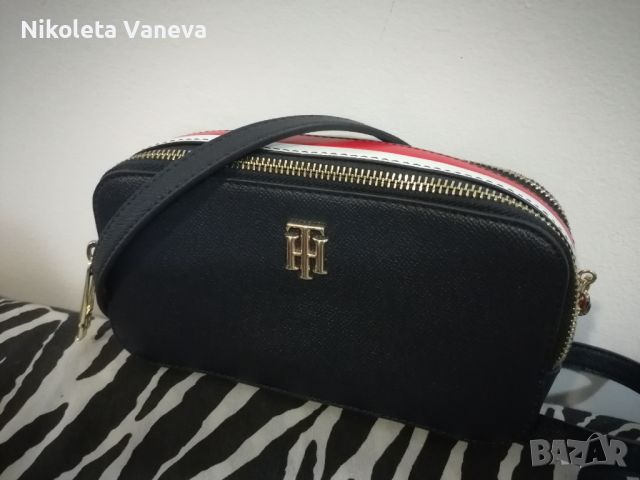 Мини дамска чанта на Tommy Hilfiger , снимка 2 - Чанти - 45305099