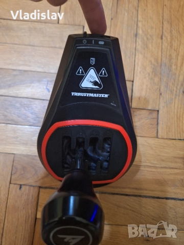 Волан Thrustmaster TX Racing Wheel Leather + Thrustmaster TH8S Shifter, снимка 9 - Джойстици и геймпадове - 51988945