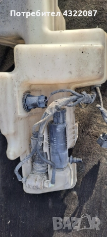 Съд за течност за чистачки Volkswagen Touran II 2011-2015 1.6 TDI 105к.с., снимка 4 - Части - 51486204