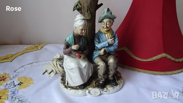 Лампа с фигурка на възрастна двойка, седнала на пейка под дърво. , снимка 7 - Настолни лампи - 52686354