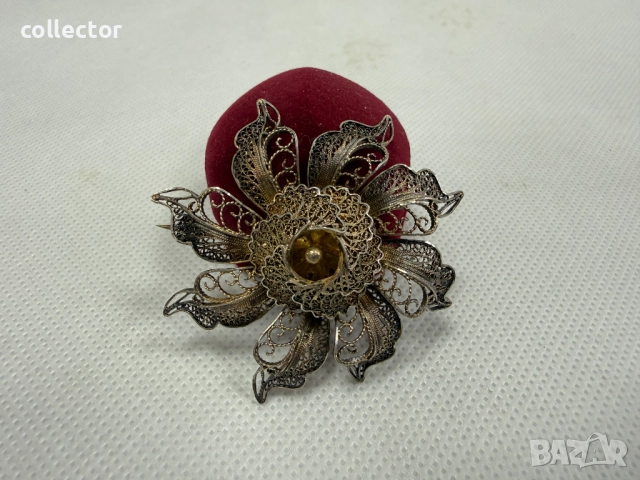 Филигранна сребърна брошка с позлата. №7794, снимка 3 - Колиета, медальони, синджири - 52927820