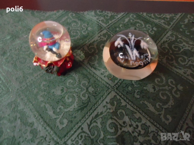 стъклено преспапие със снежен човек ,стъклено преспапие с кокиче