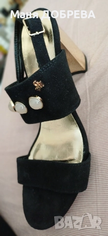 Продавам официални сандали.