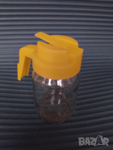 Буркан с дръжка и дозатор за мед или др.