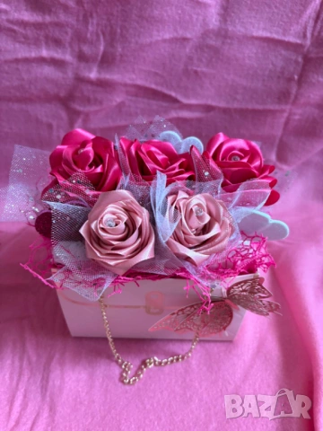 Сатенени рози