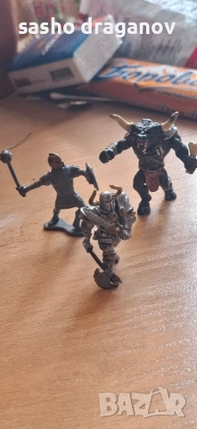 3 мини фигурки - минотавър и рицари, снимка 2 - Фигурки - 52398693