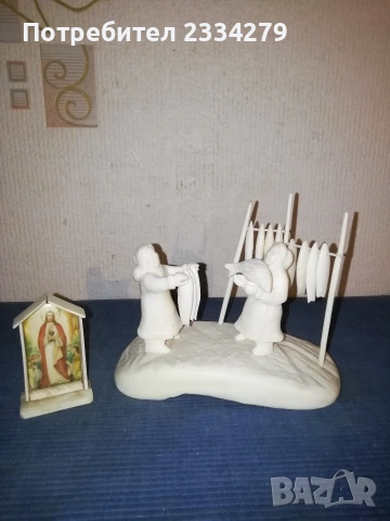 стари антични фигурални статуйки резба от кост. 