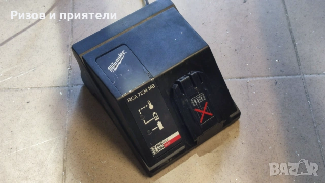 Зарядно Milwaukee 