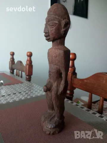 Старинна еротична статуетка.