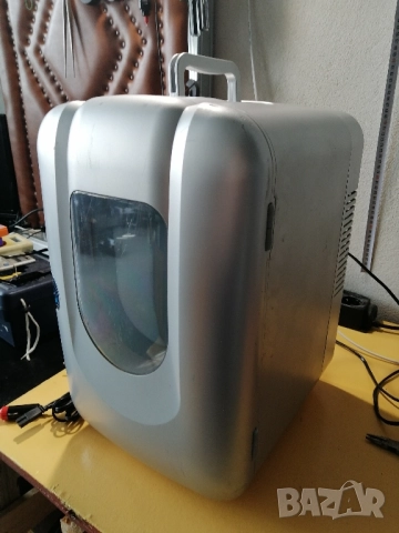 Мини хладилник на 12V и 220V, снимка 2 - Хладилници - 51461632