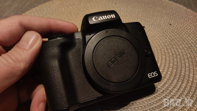Canon EOS M50 + допълнителна батерия, 128 GB карта.