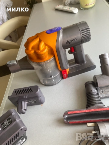 Ръчна акумулаторна прахосмукачка Dyson DC34 Cyclone, снимка 5 - Прахосмукачки - 54181287