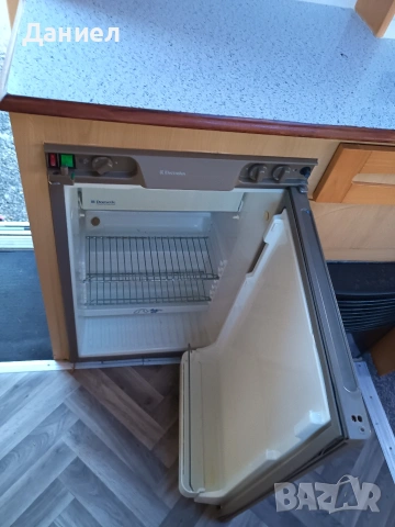 Каравана Elddis Avante 482 в перфектно състояние цена 6000€, снимка 14 - Каравани и кемпери - 53100641