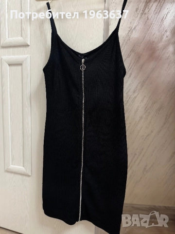 Стилна черна рокля Bershka