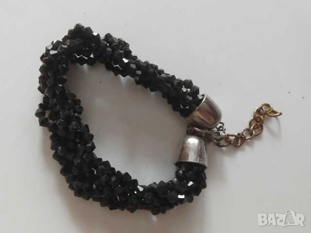 Дамска черна гривна, снимка 3 - Гривни - 53598644