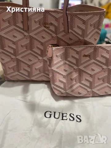 Дамска чанта и несесер Guess , снимка 2 - Чанти - 47992199