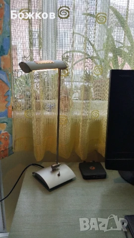 лампа за бюро, снимка 2 - Настолни лампи - 50829334