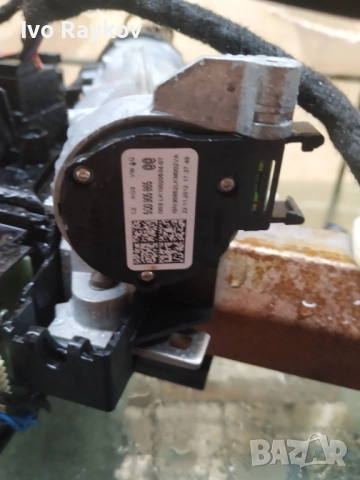 Патрон с ключ,клеморед и заключване на волана , VW Golf ,  5Q0905865 , снимка 2 - Части - 52539581