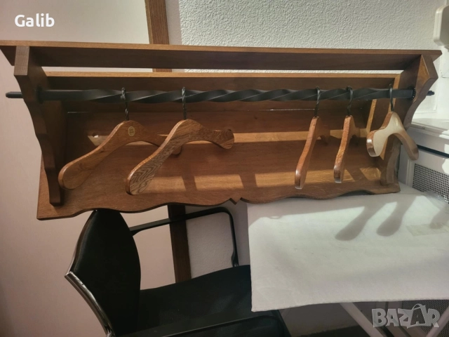 Стара закачалка от масивно дърво и ковано желязо