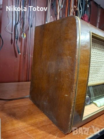 Продава се дървено радио Saba. , снимка 5 - Антикварни и старинни предмети - 54033886