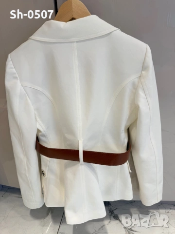 Стилен дамски костюм, снимка 2 - Костюми - 54219928