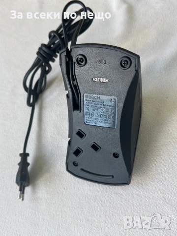 Оригинално зарядно Bosch за акумулаторна отверка 7v, снимка 6 - Други инструменти - 54297982