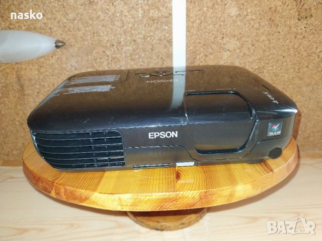 Проектор Epson с екран 80" 203см, снимка 1 - Плейъри, домашно кино, прожектори - 46333193