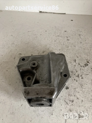 Конзола / държач за двигател дясна страна за Mercedes ML W163 400 CDI (2004) A6282230304