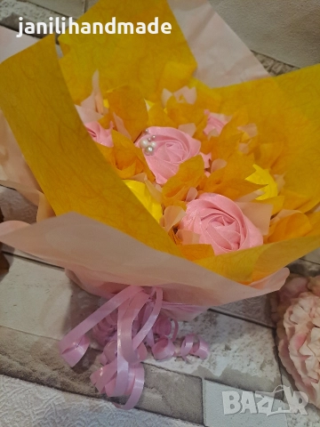 Букет от маслени кексчета, снимка 8 - Подаръци за жени - 52685386