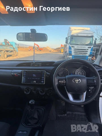 Toyota Hilux 2.4 2018, снимка 8 - Автомобили и джипове - 54289554