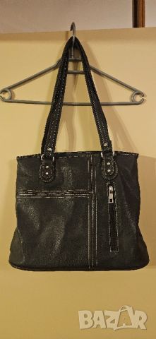 Черна дамска чанта, снимка 1 - Чанти - 46023610