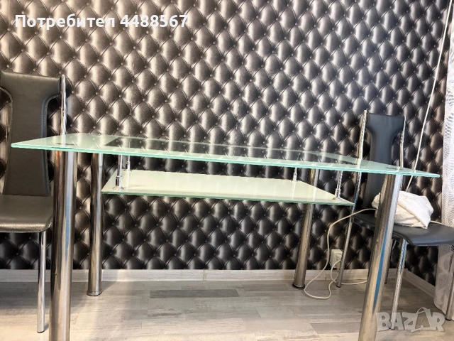 Маса със столове