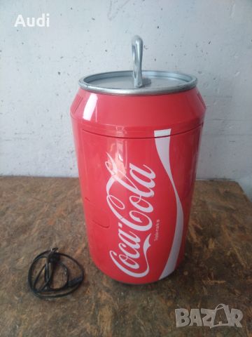 Мини хладилник във форма на кенче COCA COLA за охлаждане на храна и напитки,вода,безалкохолно Страхо