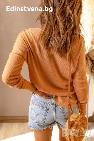 Дамска блуза в оранжево с дълъг ръкав и деколте тип хенли, снимка 2 - Блузи с дълъг ръкав и пуловери - 53069792