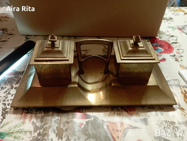 стара месингова мастилница.